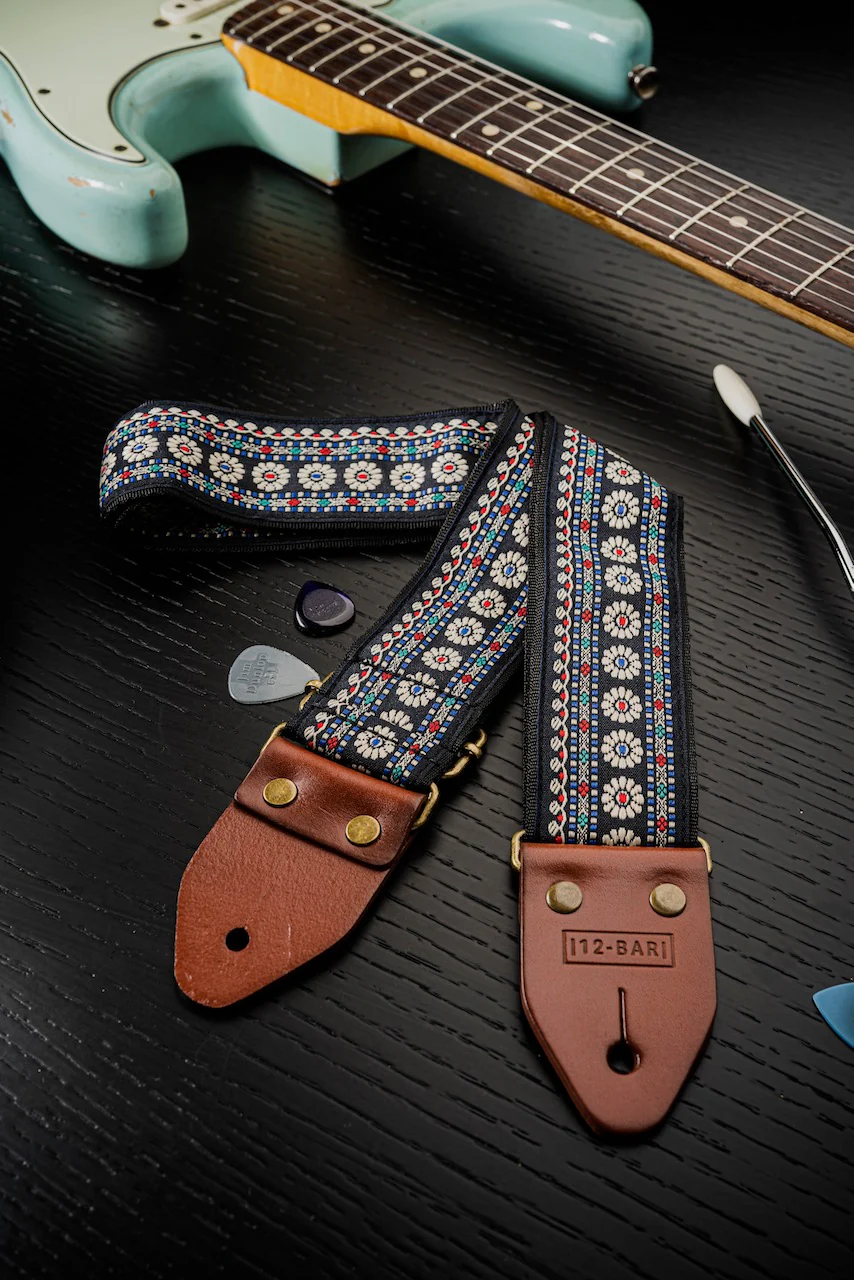 12 Bar Guitar - Daisy Retro Guitar Strap - Image 2