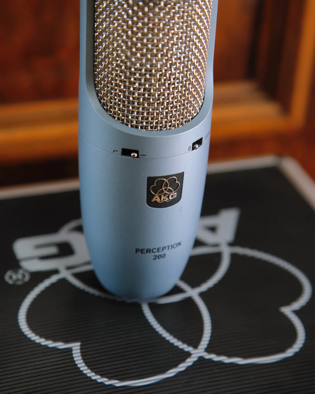 AKG Perception 200 Condenser Microphone w/ Case & Shock Mount Pre-Owned - Image 2