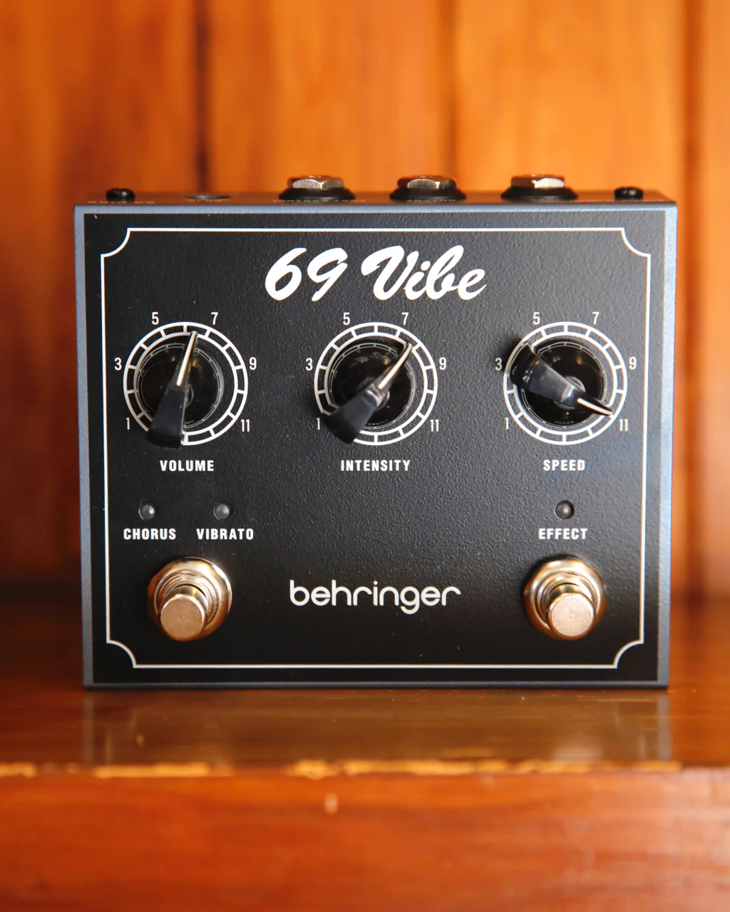 Behringer 69 Vibe Chorus & Vibrato Pedal