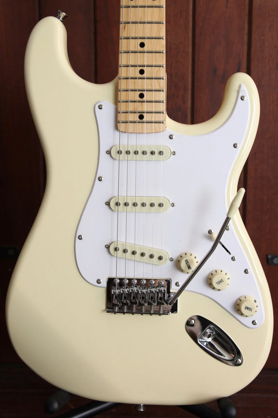 SX Vintage Style Vintage White Electric Guitar with Gig Bag - Image 4
