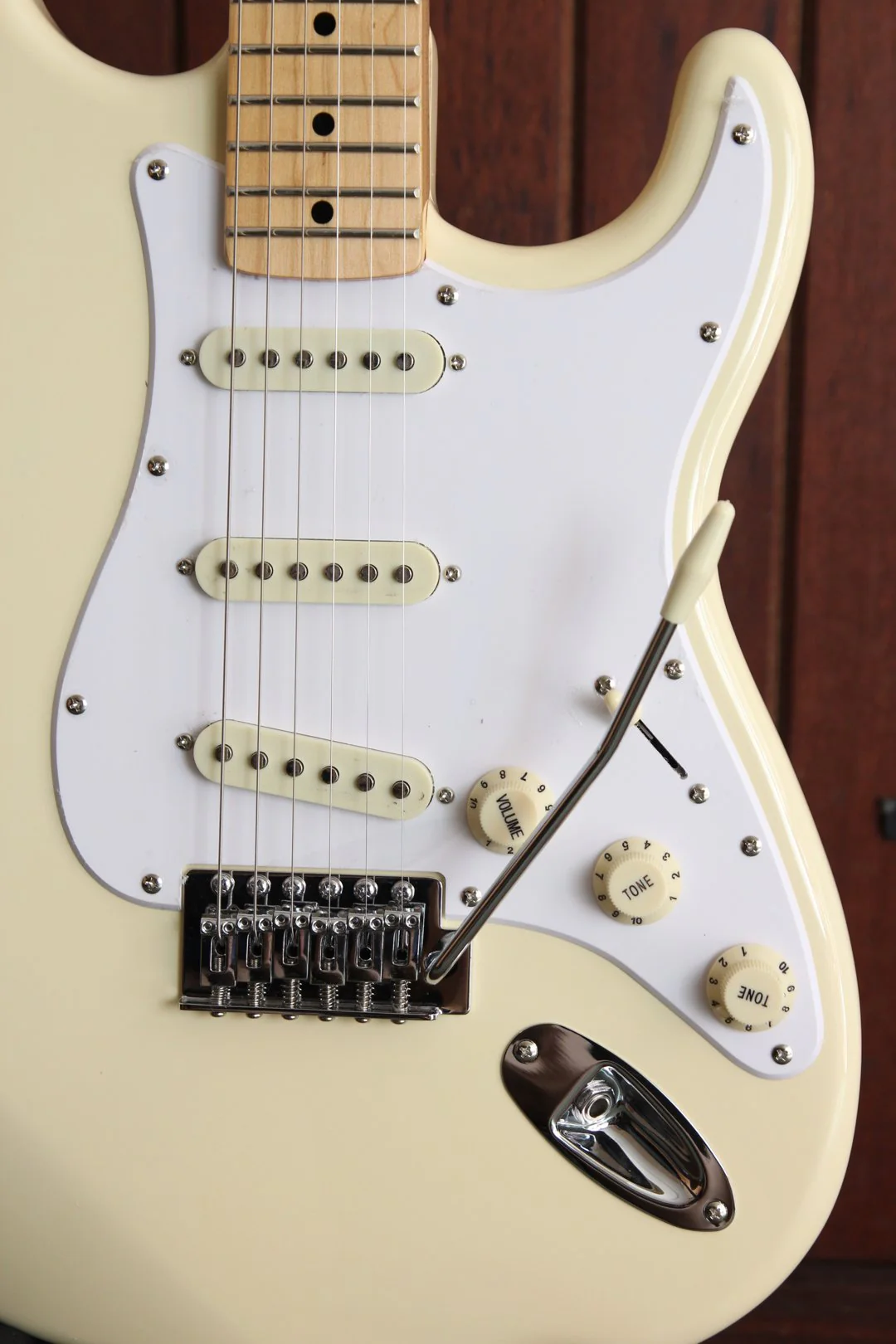 SX Vintage Style Vintage White Electric Guitar with Gig Bag - Image 5