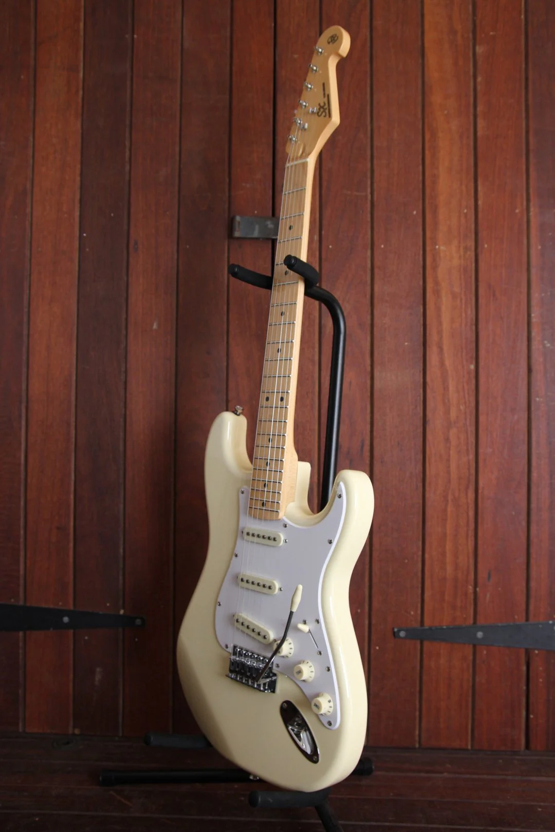 SX Vintage Style Vintage White Electric Guitar with Gig Bag - Image 9