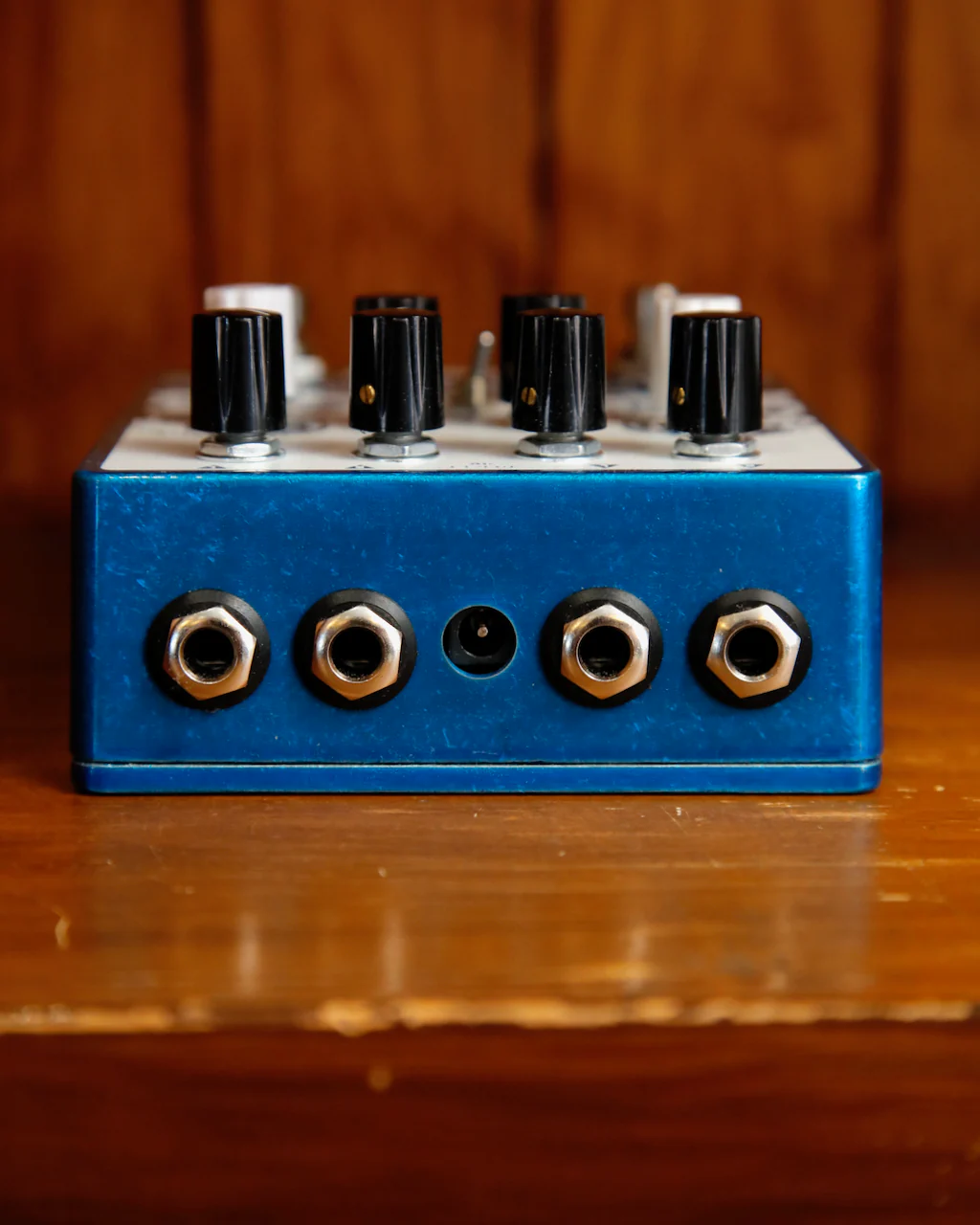 Earthquaker Devices Avalanche Run Delay Reverb V2 Pedal - Image 3