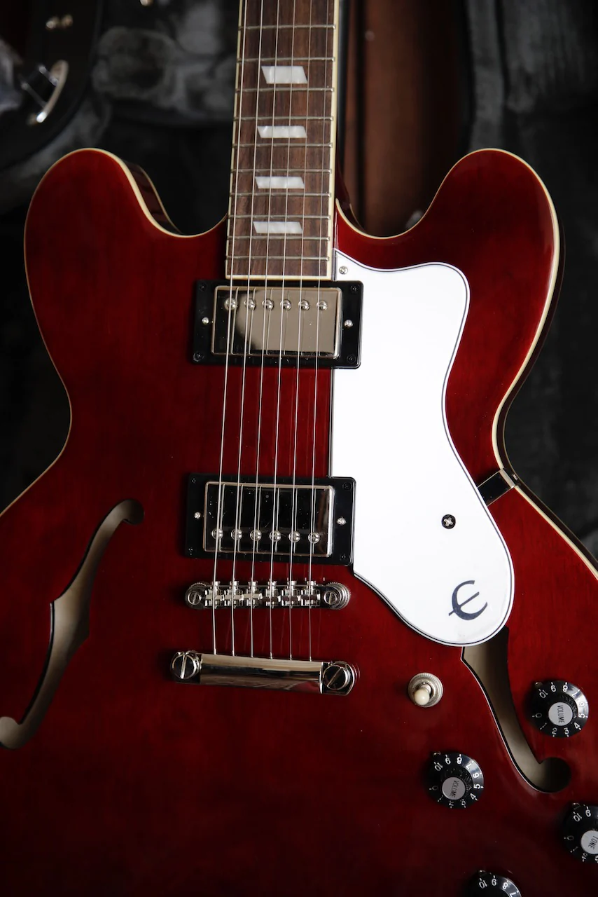 Epiphone Noel Gallagher Riviera Wine Red with Case - Image 3