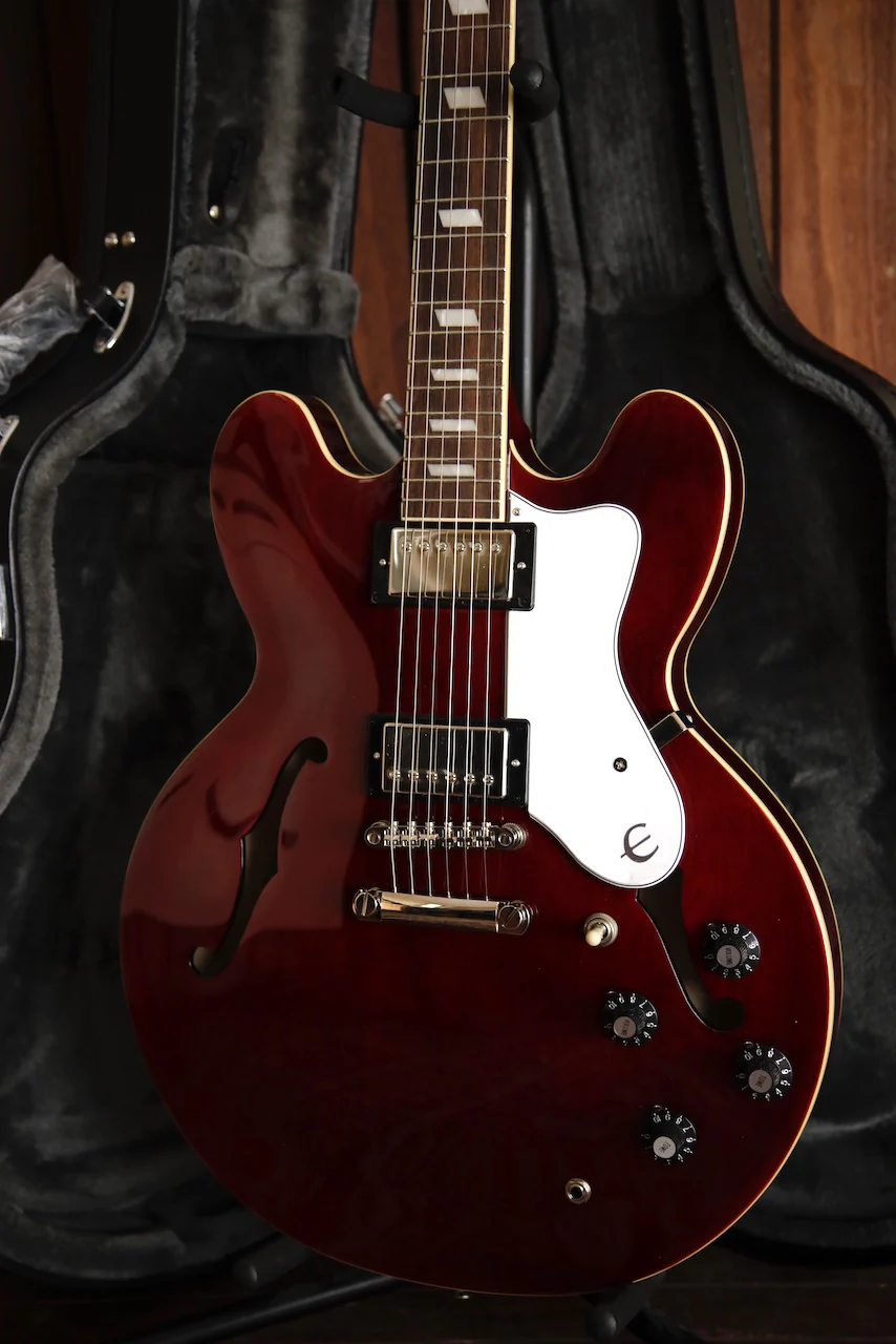 Epiphone Noel Gallagher Riviera Wine Red with Case - Image 4