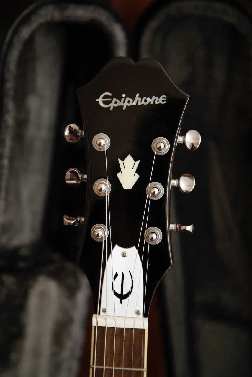 Epiphone Noel Gallagher Riviera Wine Red with Case - Image 5
