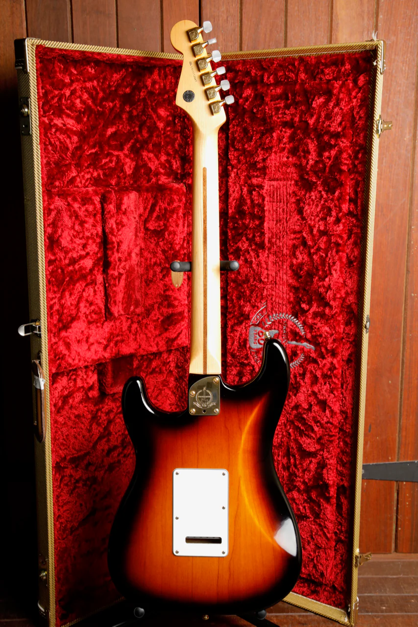 Fender 60th Anniversary Commemorative Stratocaster 2-Colour Sunburst 2014 Pre-Owned - Image 14