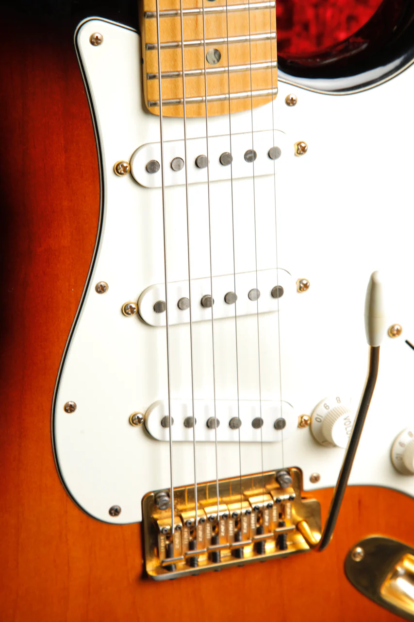 Fender 60th Anniversary Commemorative Stratocaster 2-Colour Sunburst 2014 Pre-Owned - Image 6