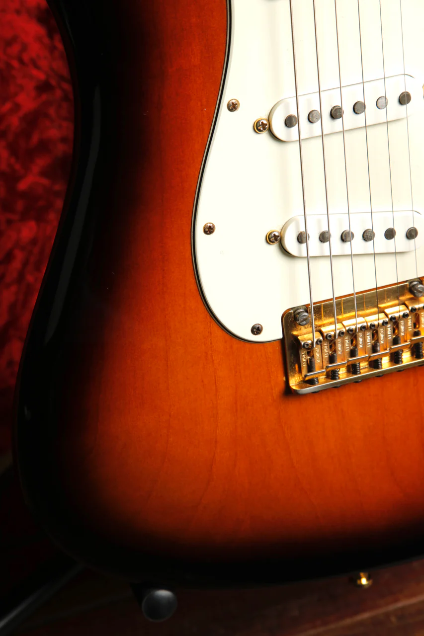 Fender 60th Anniversary Commemorative Stratocaster 2-Colour Sunburst 2014 Pre-Owned - Image 8