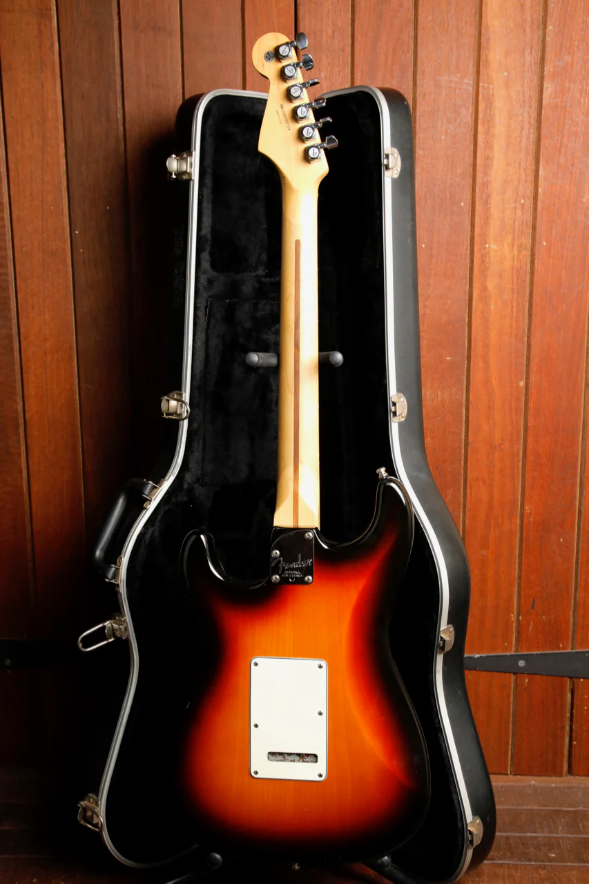 Fender American Deluxe Stratocaster 3-Colour Sunburst Electric Guitar 2006 Pre-Owned - Image 12