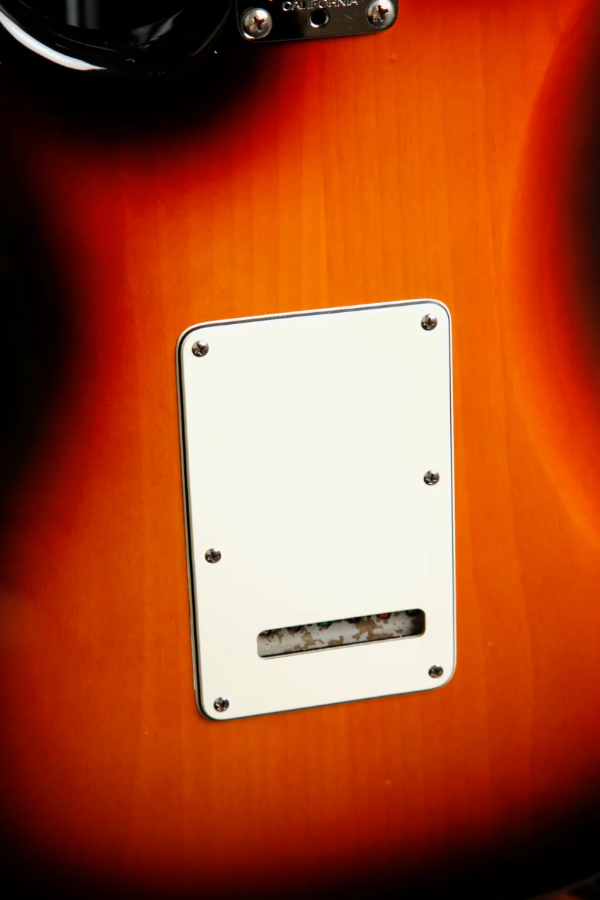Fender American Deluxe Stratocaster 3-Colour Sunburst Electric Guitar 2006 Pre-Owned - Image 17