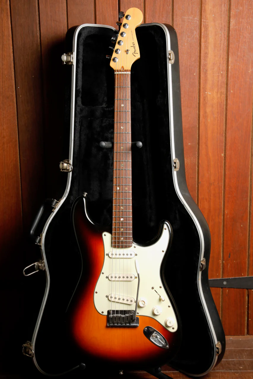 Fender American Deluxe Stratocaster 3-Colour Sunburst Electric Guitar 2006 Pre-Owned - Image 2