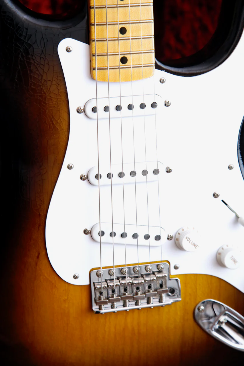 Fender Custom Shop Limited Edition 70th Anniversary 1954 Stratocaster DLX Closet Classic 2-Color Sunburst - Image 5