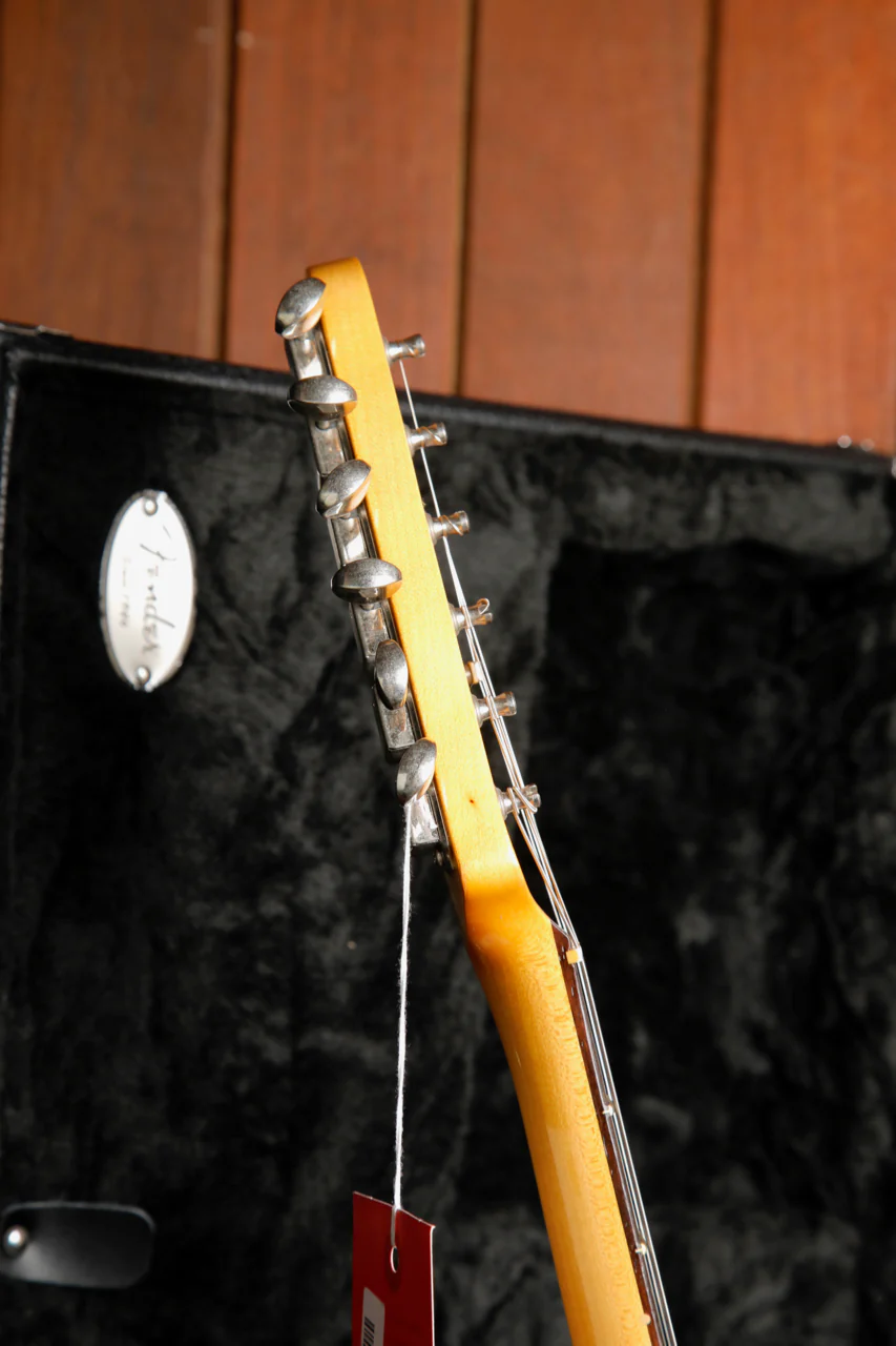 Fender Limited Edition Vintera II Road Worn '60s Stratocaster 3-Colour Sunburst - Image 10