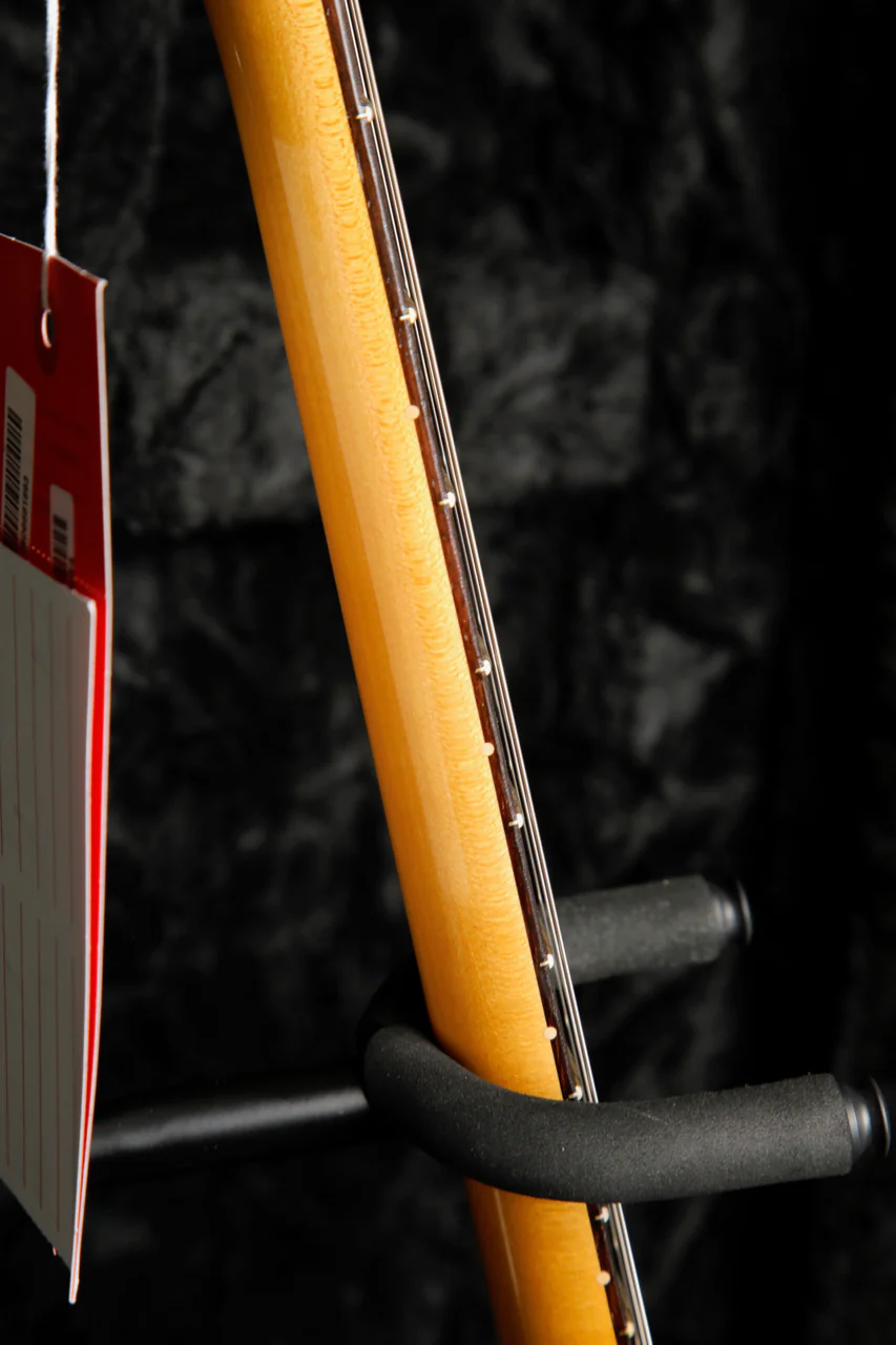 Fender Limited Edition Vintera II Road Worn '60s Stratocaster 3-Colour Sunburst - Image 11