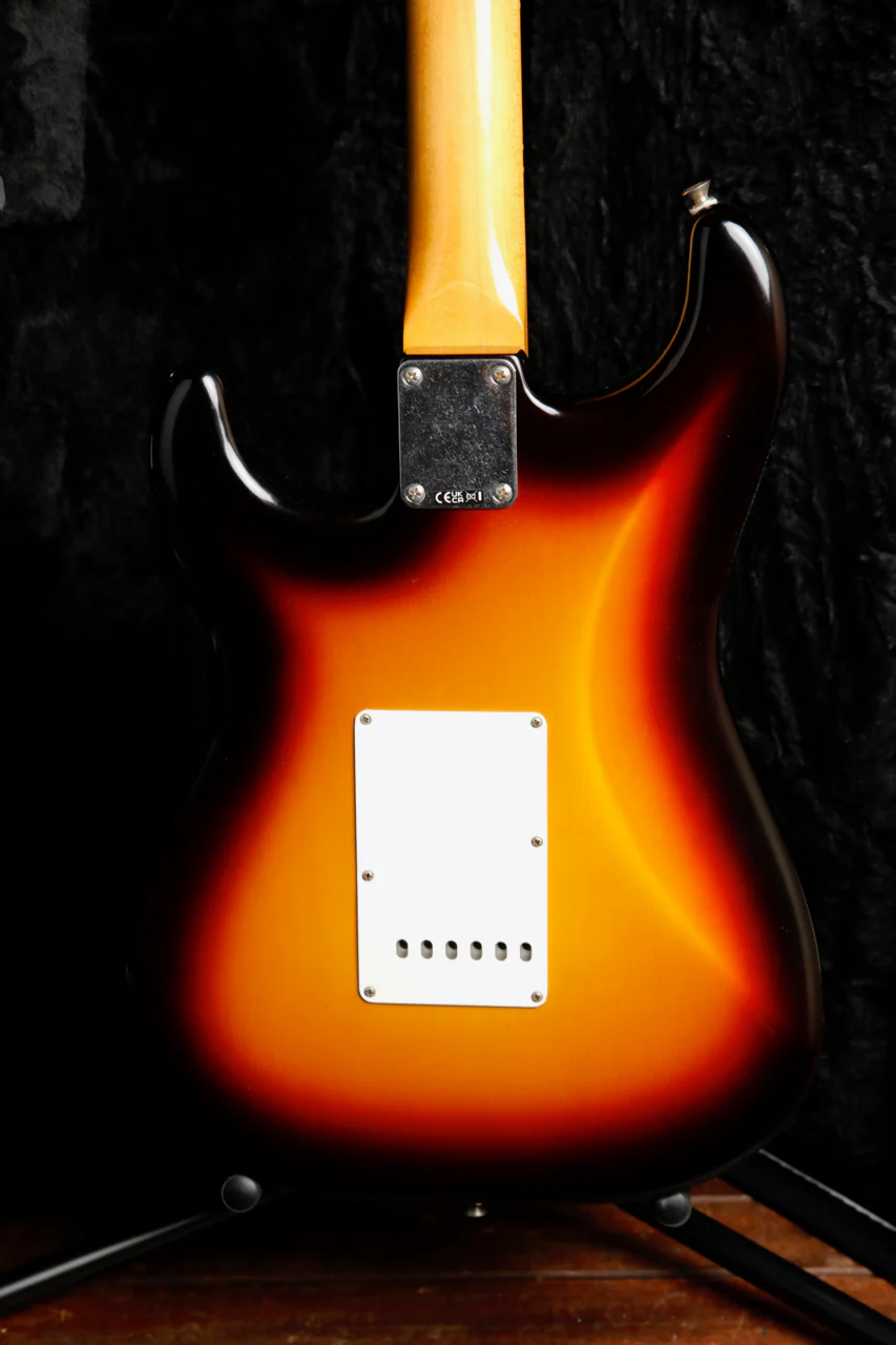 Fender Limited Edition Vintera II Road Worn '60s Stratocaster 3-Colour Sunburst - Image 12