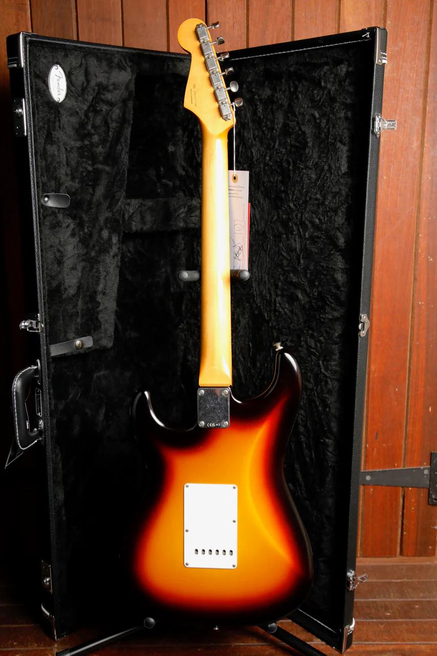 Fender Limited Edition Vintera II Road Worn '60s Stratocaster 3-Colour Sunburst - Image 13