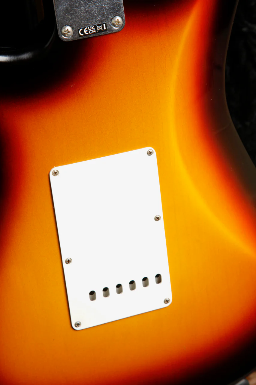 Fender Limited Edition Vintera II Road Worn '60s Stratocaster 3-Colour Sunburst - Image 17