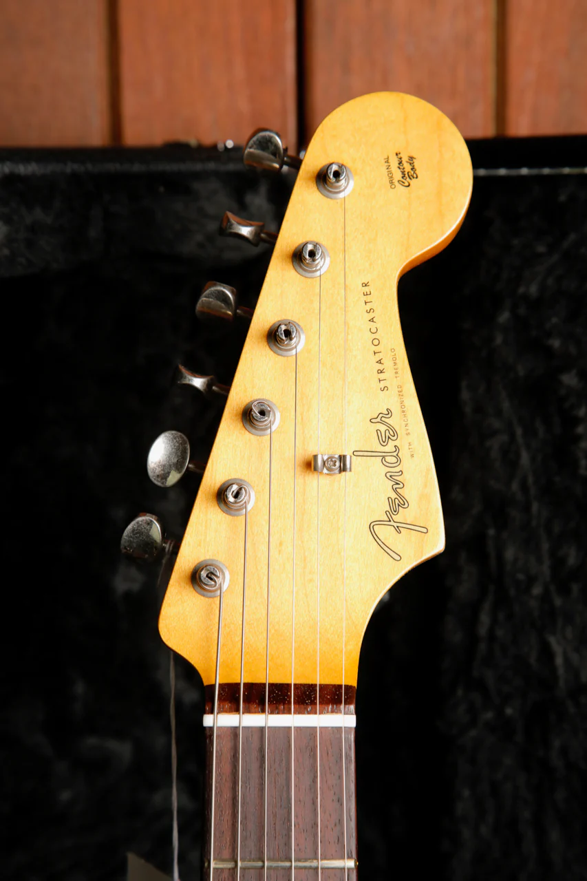 Fender Limited Edition Vintera II Road Worn '60s Stratocaster 3-Colour Sunburst - Image 3