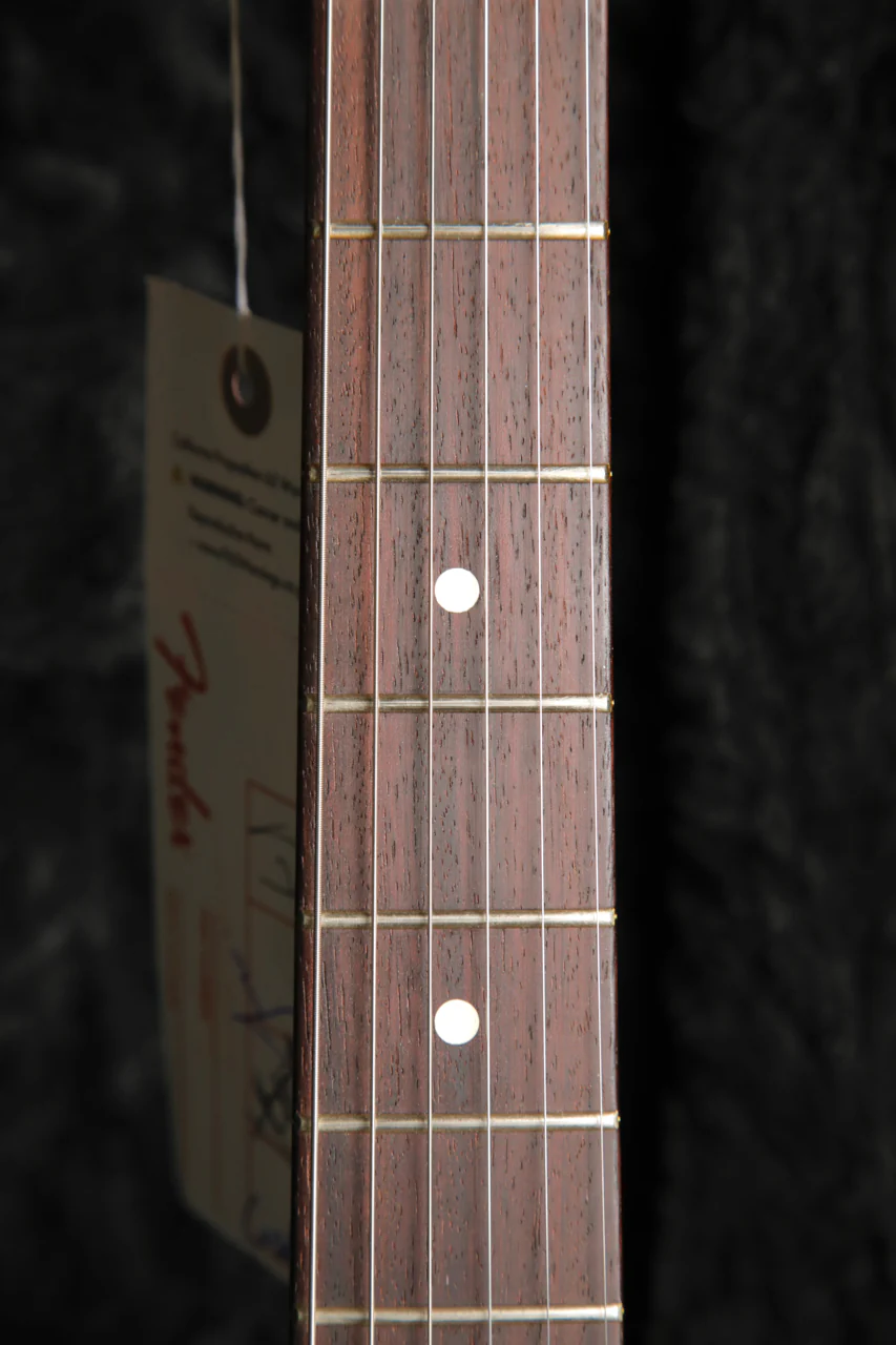 Fender Limited Edition Vintera II Road Worn '60s Stratocaster 3-Colour Sunburst - Image 4