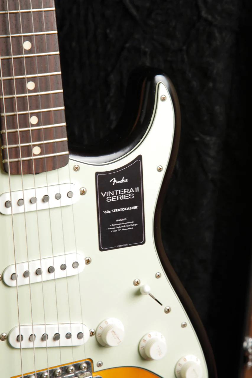Fender Limited Edition Vintera II Road Worn '60s Stratocaster 3-Colour Sunburst - Image 5
