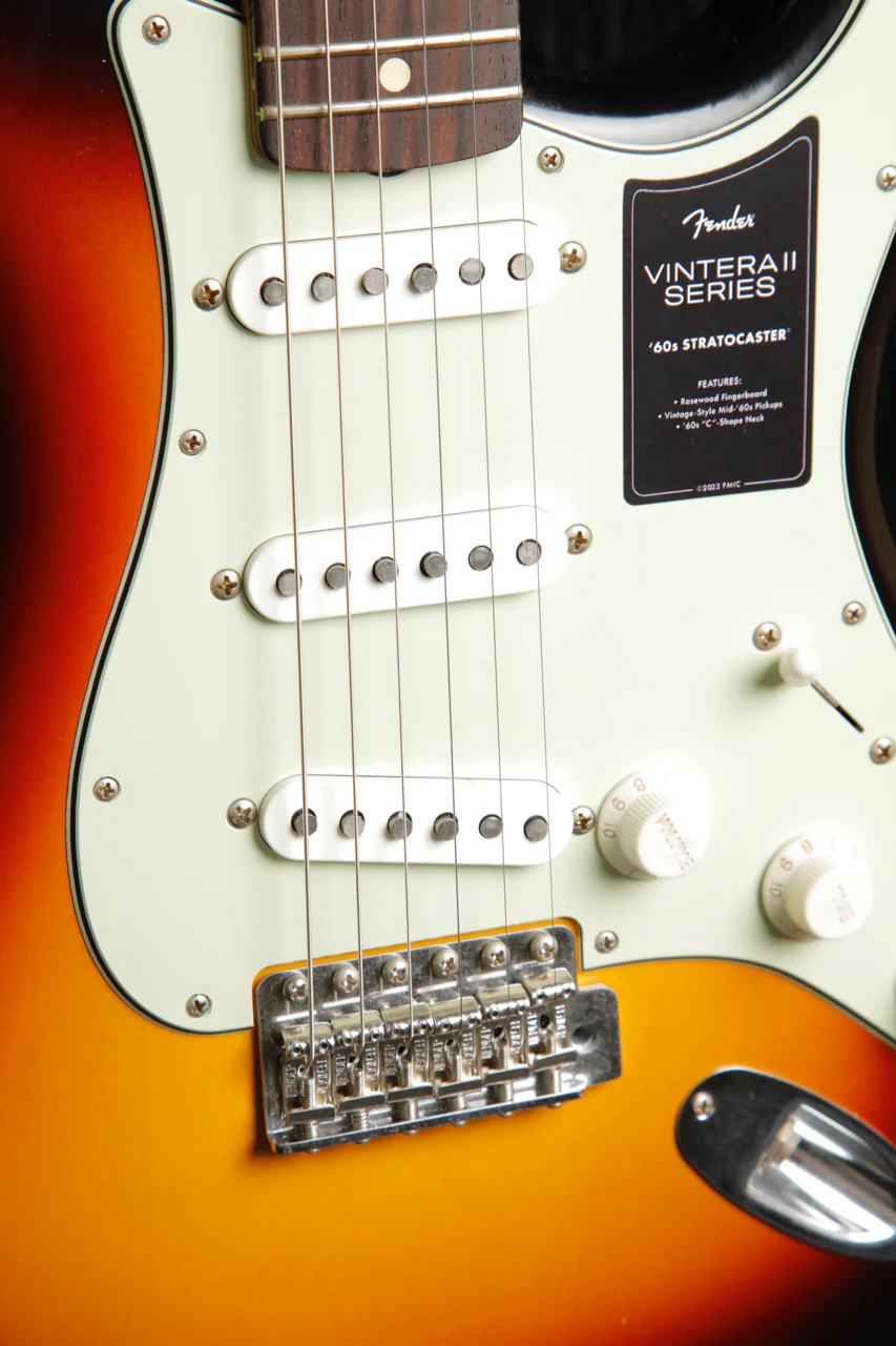 Fender Limited Edition Vintera II Road Worn '60s Stratocaster 3-Colour Sunburst - Image 6