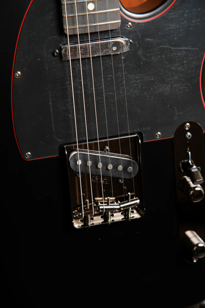 Fender Made in Japan Limited Hybrid II Telecaster Noir Electric Guitar - Image 6