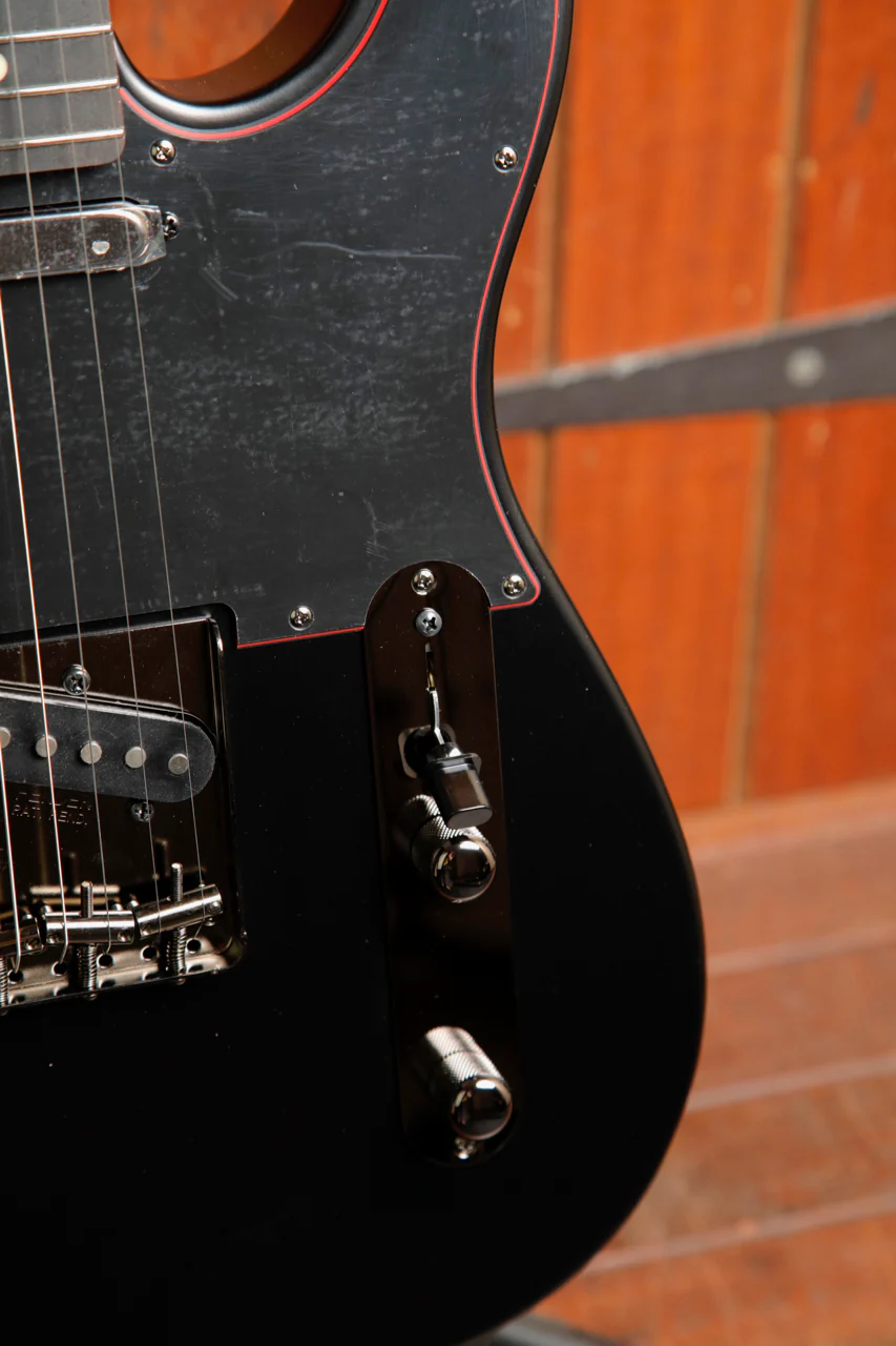 Fender Made in Japan Limited Hybrid II Telecaster Noir Electric Guitar - Image 7