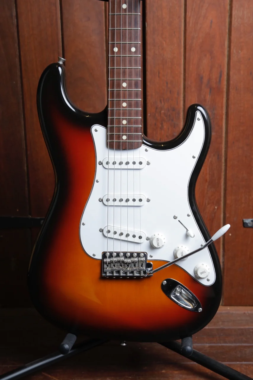 Fender Stratocaster 2001 Made in Japan Sunburst Pre-Owned