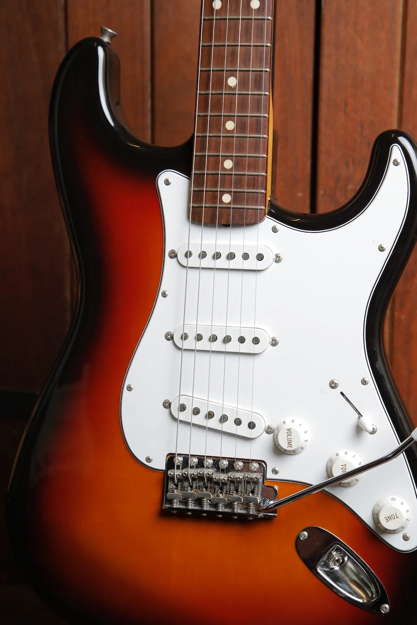 Fender Stratocaster 2001 Made in Japan Sunburst Pre-Owned - Image 3