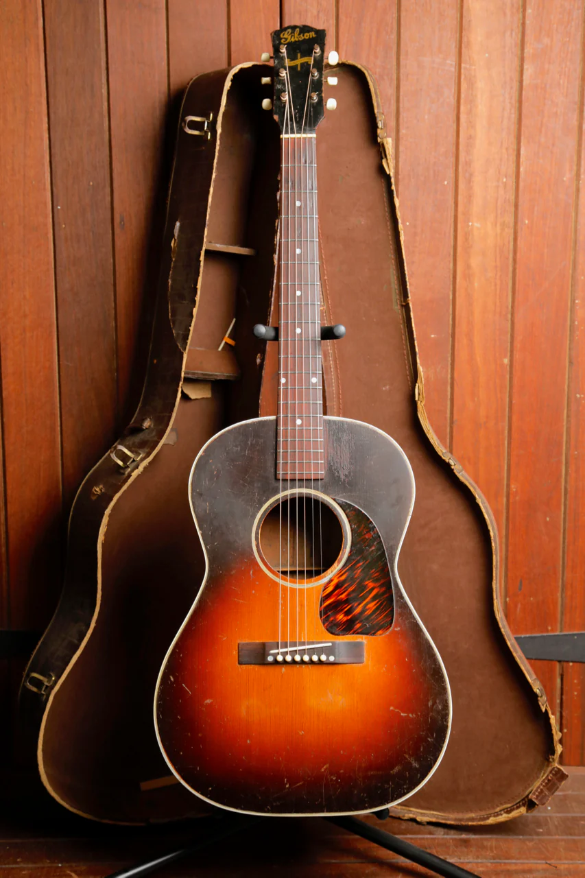 Gibson 1943 LG-2 Sunburst Acoustic Guitar Vintage Pre-Owned - Image 2