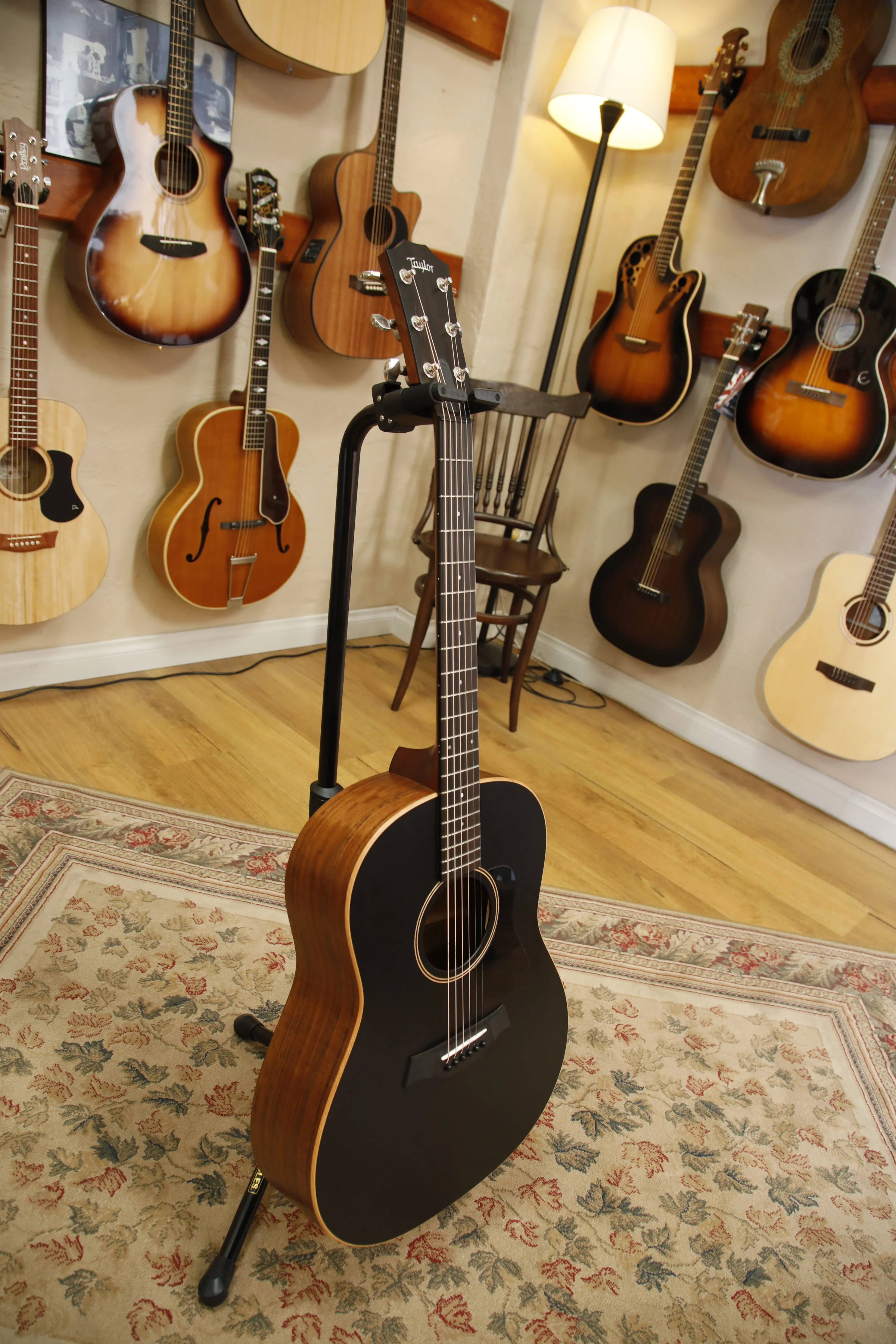 Hercules Locking Adjustable Guitar Stand - Image 4