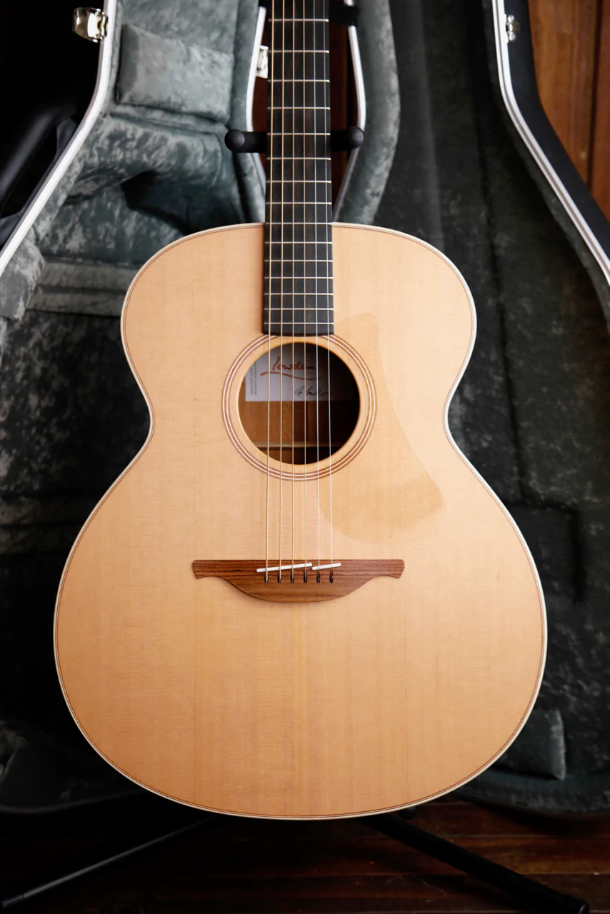 Lowden O-22 Original Series Cedar/Mahogany Acoustic Guitar