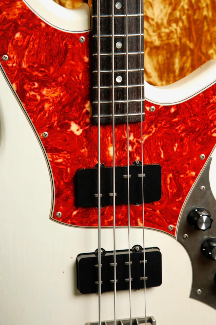 Novo Ivorus Olympic White Bass Guitar - Image 6