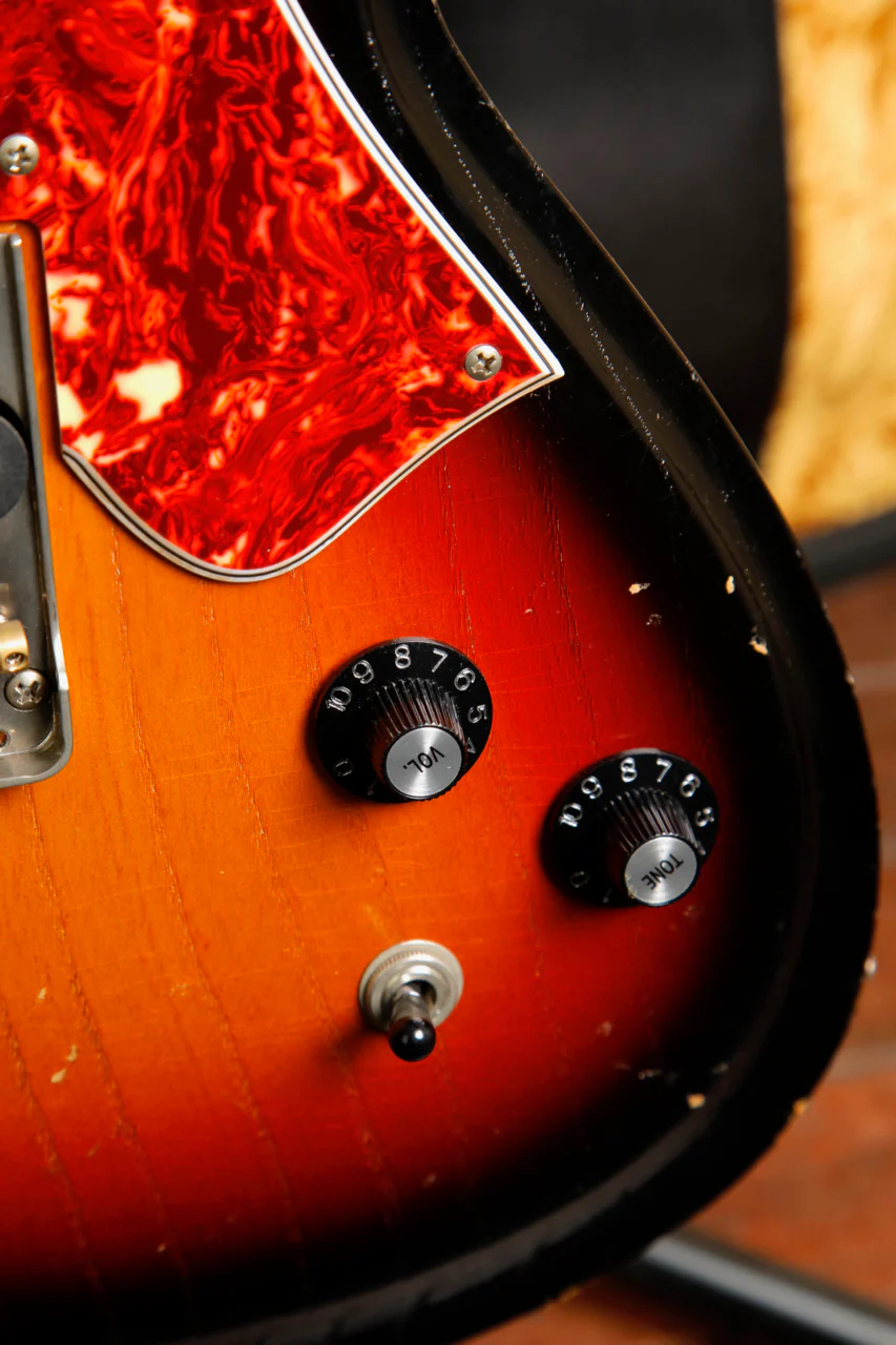 Novo Solus F2 3-Tone Burst Electric Guitar - Image 7