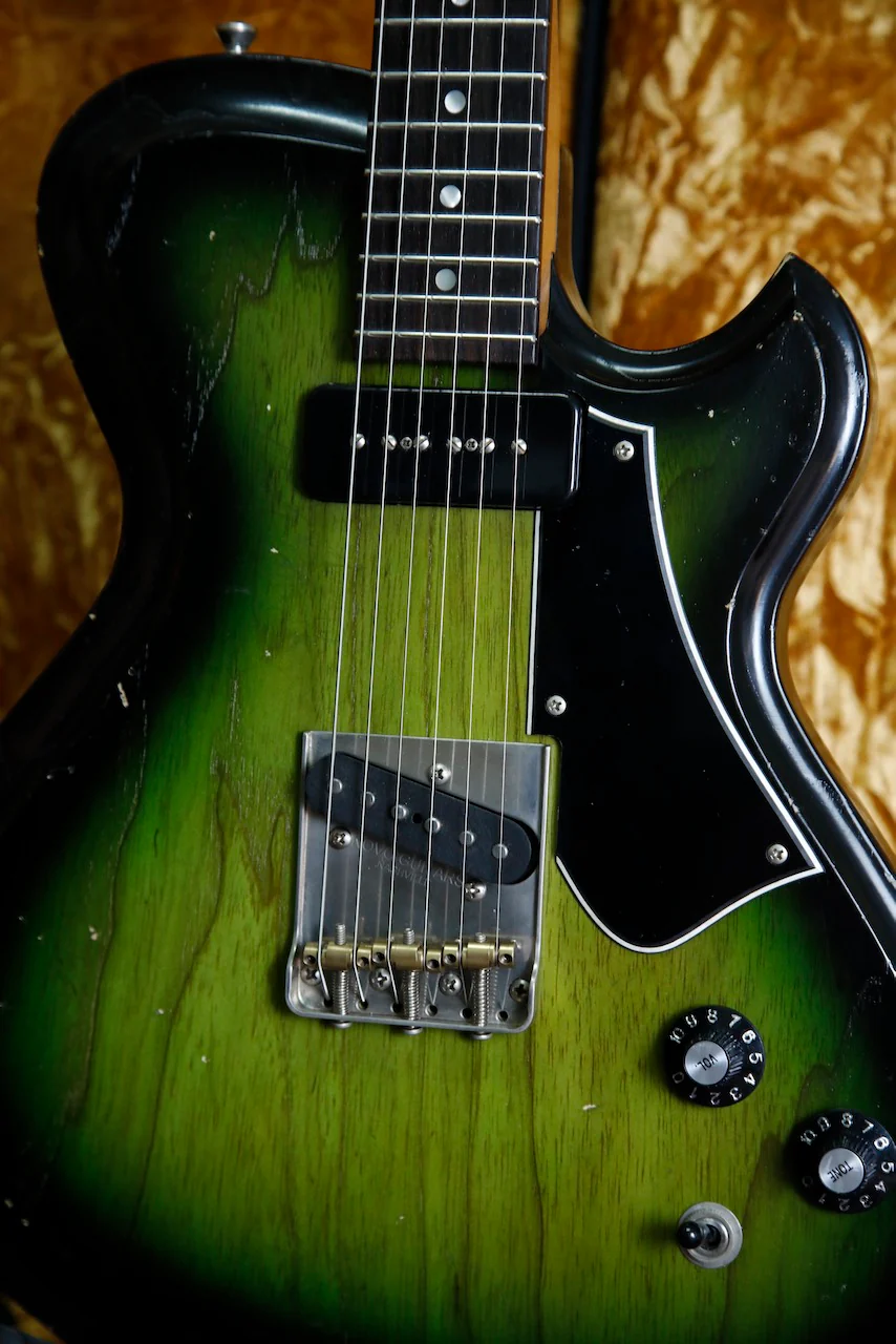 Novo Solus F2 Cat's Eye Burst Electric Guitar - Image 3