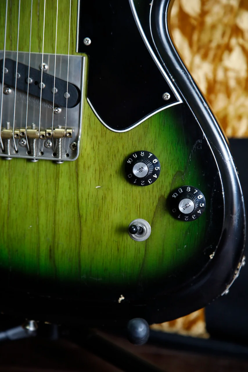 Novo Solus F2 Cat's Eye Burst Electric Guitar - Image 4