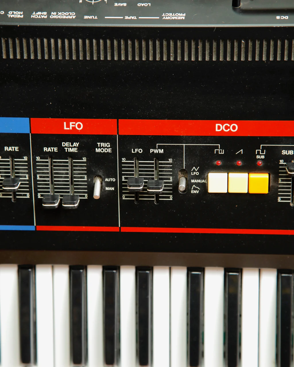 Roland Juno-60 61-Key Programmable Polyphonic Analogue Synthesizer 1983 Pre-Owned - Image 4
