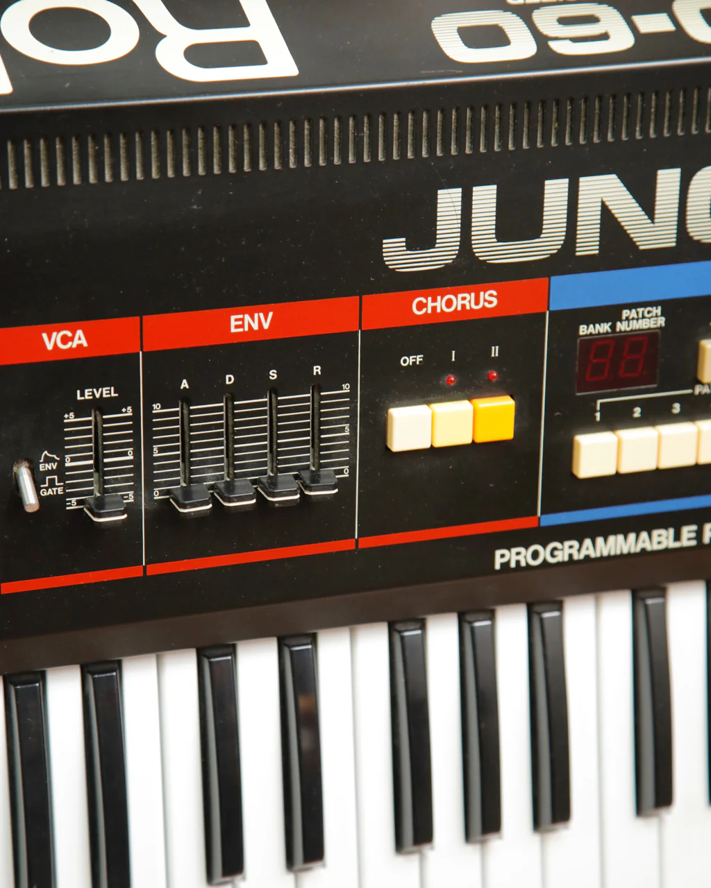 Roland Juno-60 61-Key Programmable Polyphonic Analogue Synthesizer 1983 Pre-Owned - Image 6