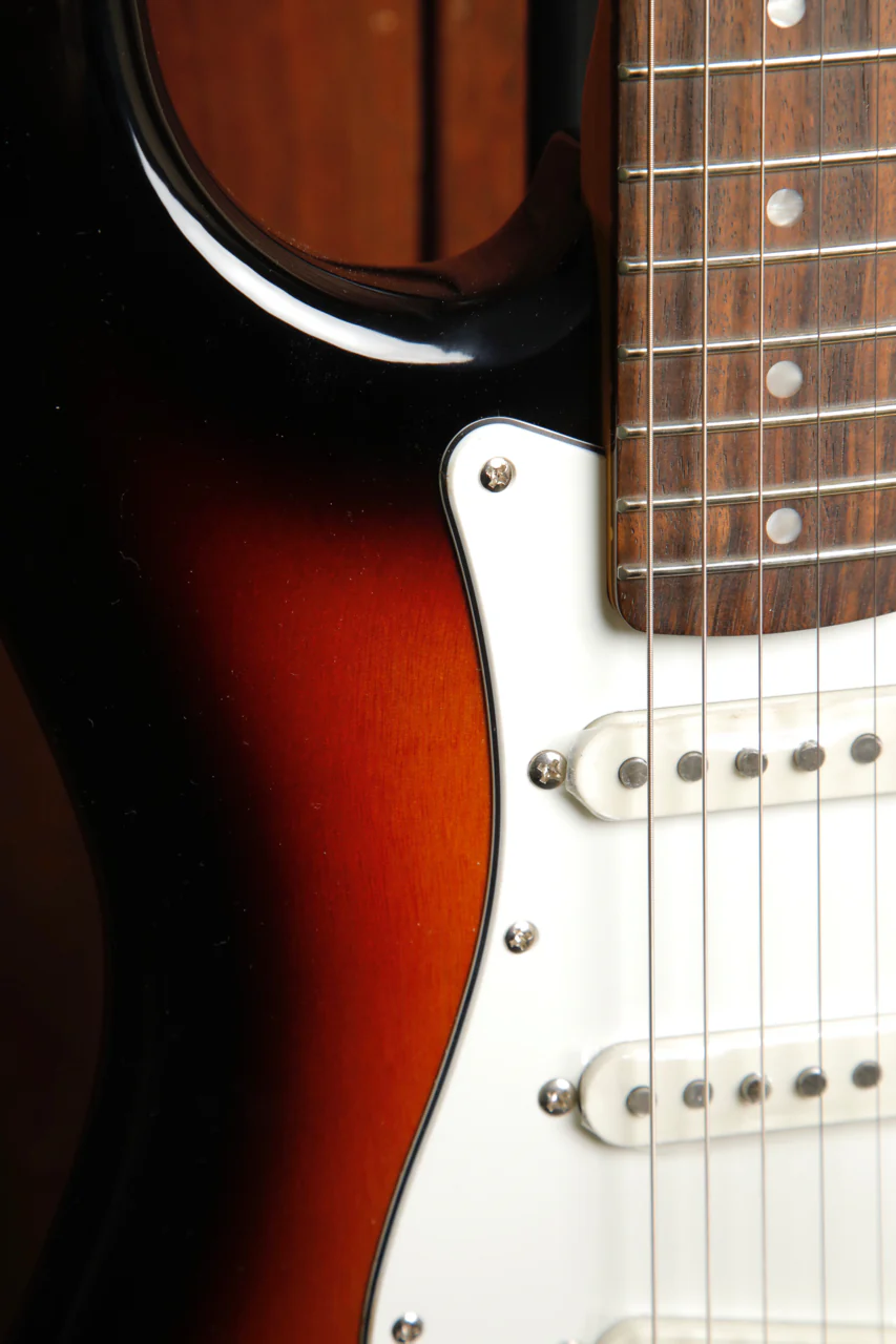 Squier Classic Vibe '60s Stratocaster 3-Tone Sunburst Electric Guitar - Image 6