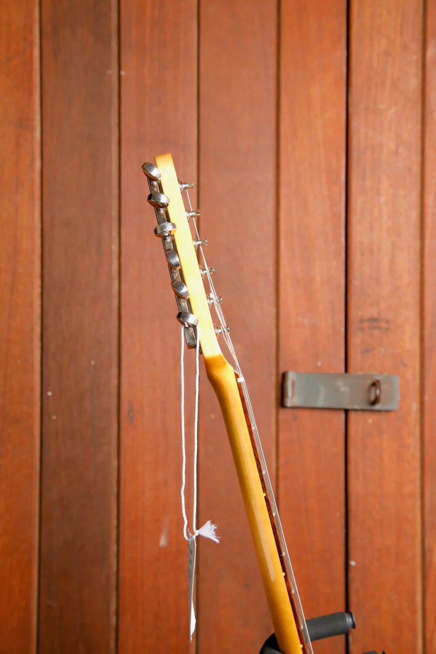 Squier Classic Vibe '60s Stratocaster 3-Tone Sunburst Electric Guitar - Image 8