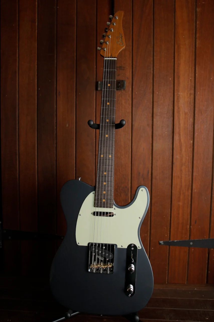 Suhr Classic T Vintage Limited Edition Charcoal Frost Guitar - Image 2
