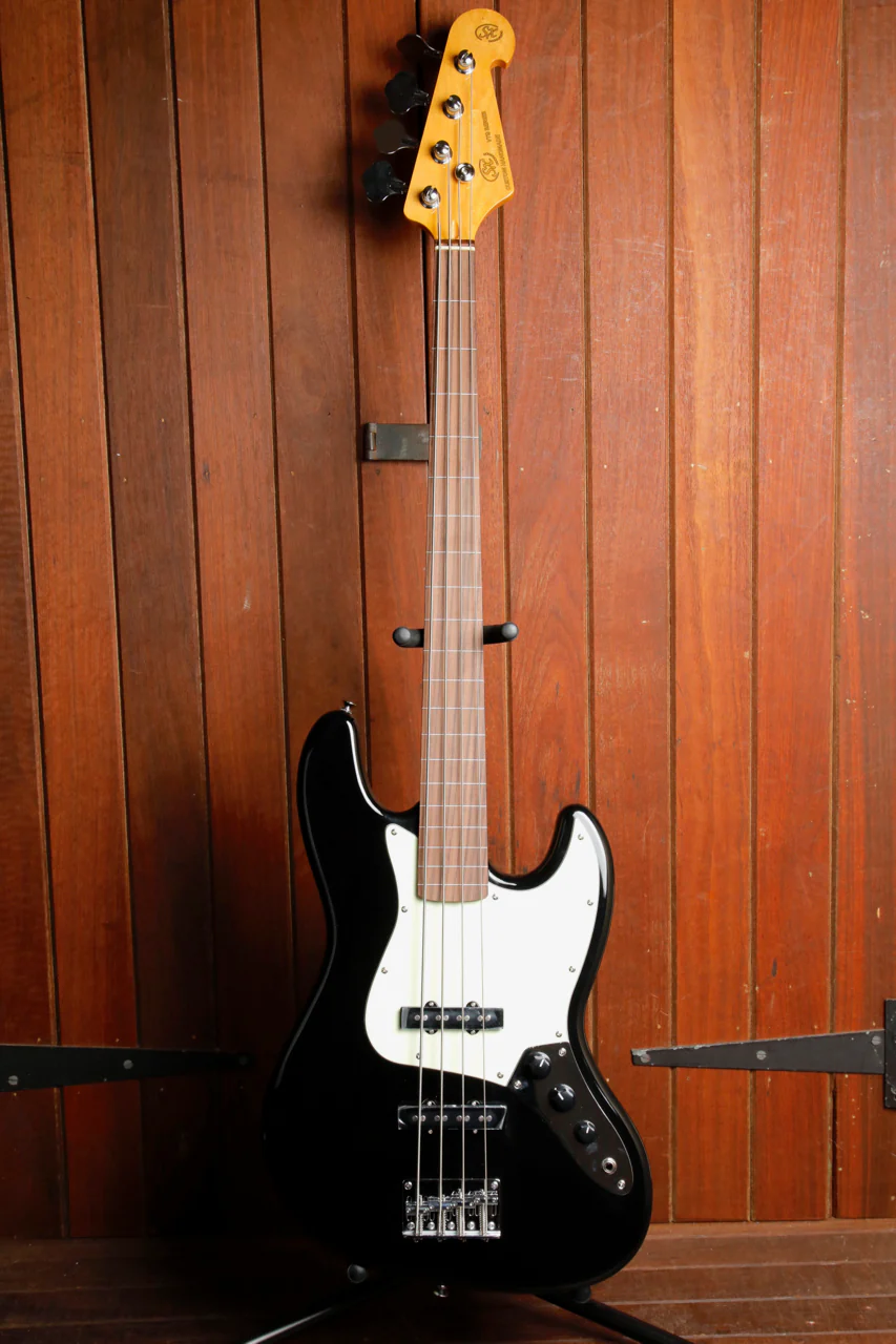 SX VEJ62FB Vintage Style Fretless Bass Guitar Black - Image 2
