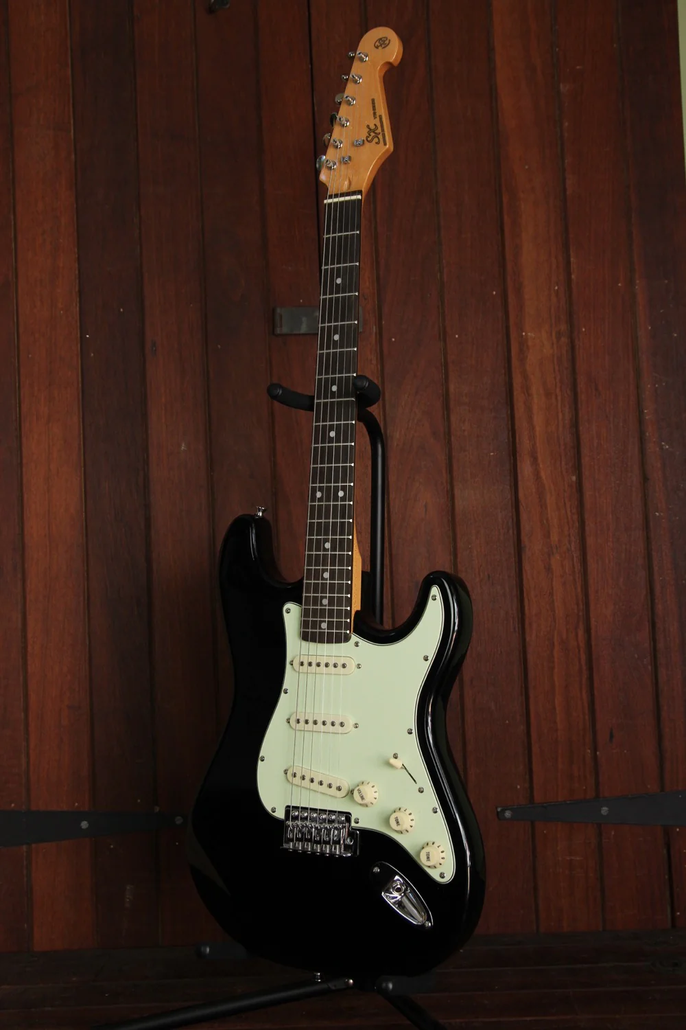 SX Vintage Style Electric Guitar Black with Bag - Image 4
