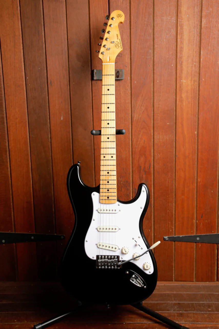 SX Vintage Style Electric Guitar Maple Black with Bag - Image 2
