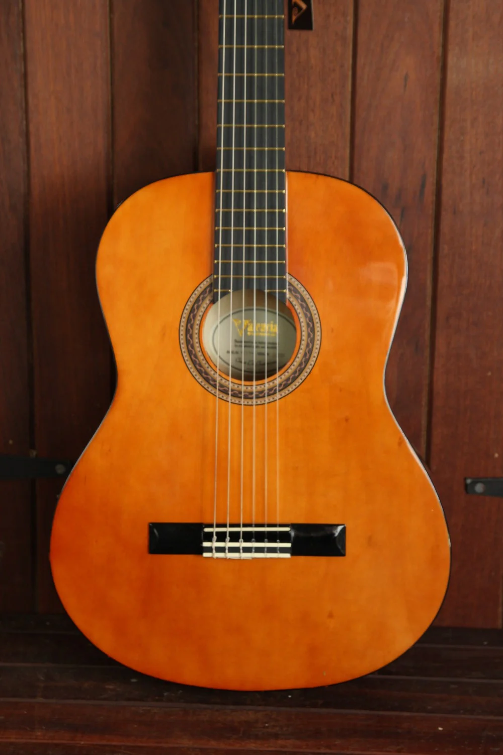 Valencia VC104K Nylon String Classical Guitar Pack 4/4 Size