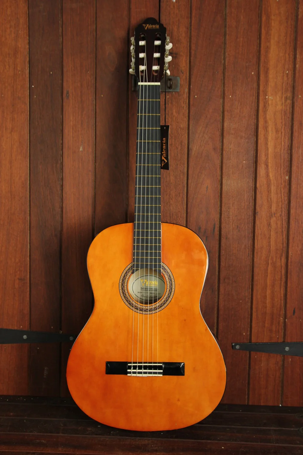 Valencia VC104K Nylon String Classical Guitar Pack 4/4 Size - Image 2