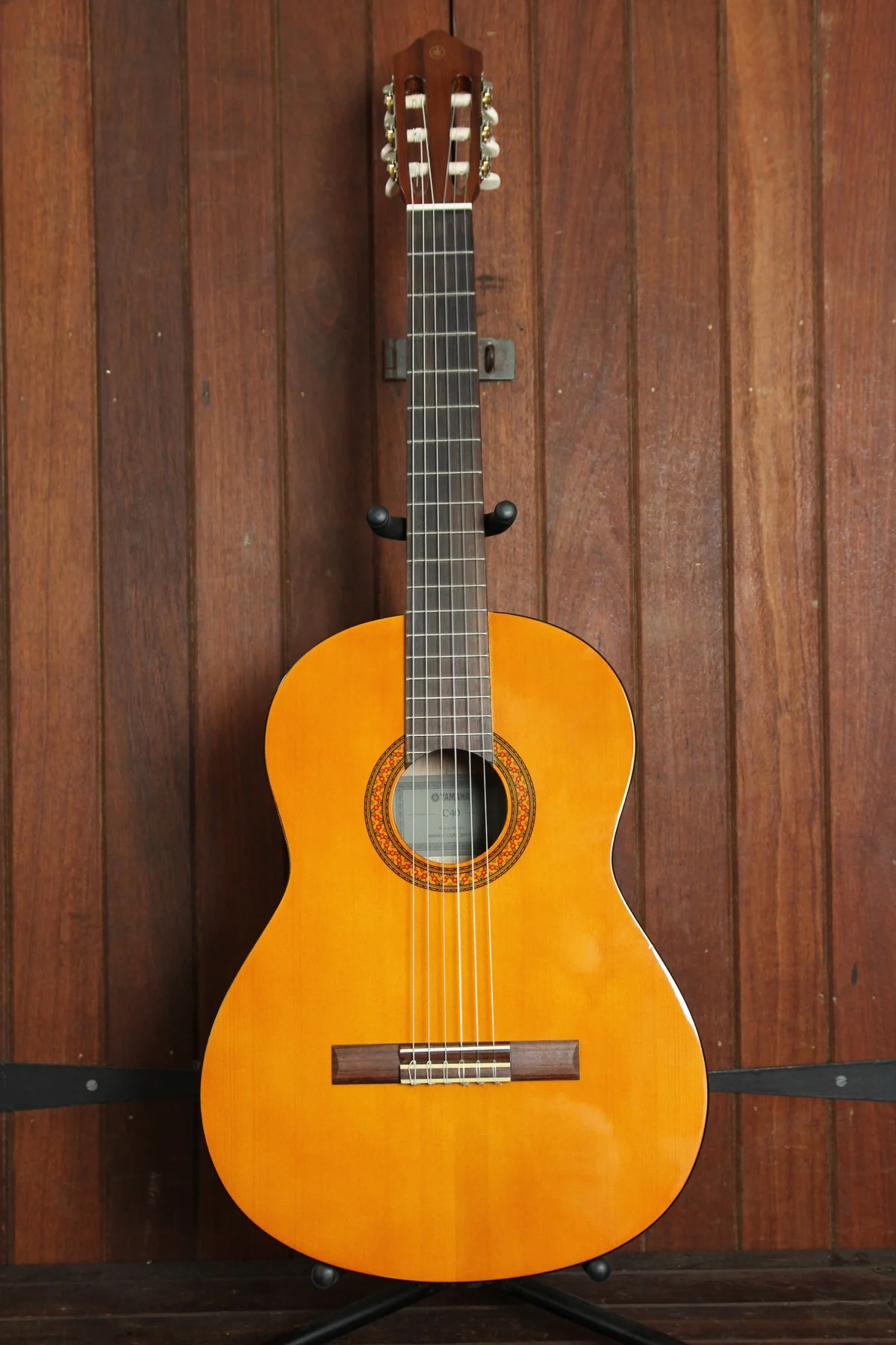 Yamaha GIGMAKER C40 Full-sized Nylon String Guitar w/Tuner and Bag - Image 3