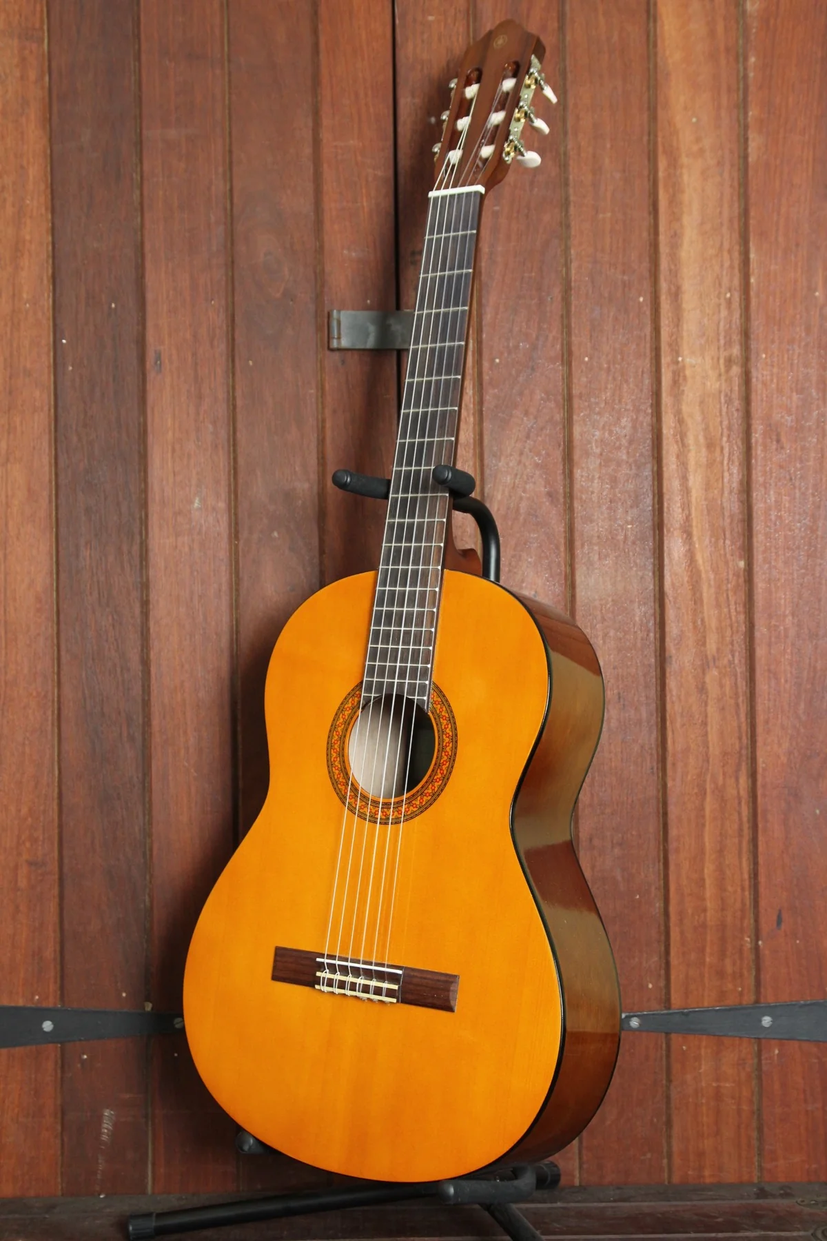 Yamaha GIGMAKER C40 Full-sized Nylon String Guitar w/Tuner and Bag - Image 4
