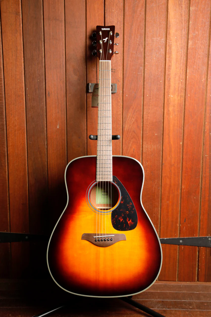 Yamaha FG820 Dreadnought Gloss Brown Sunburst Acoustic Guitar - Image 2